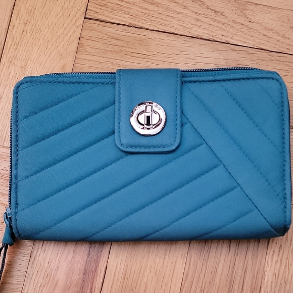 VERA BRADLEY/TURNLOCK WALLET/Teal Quilted - Picture 1 of 8